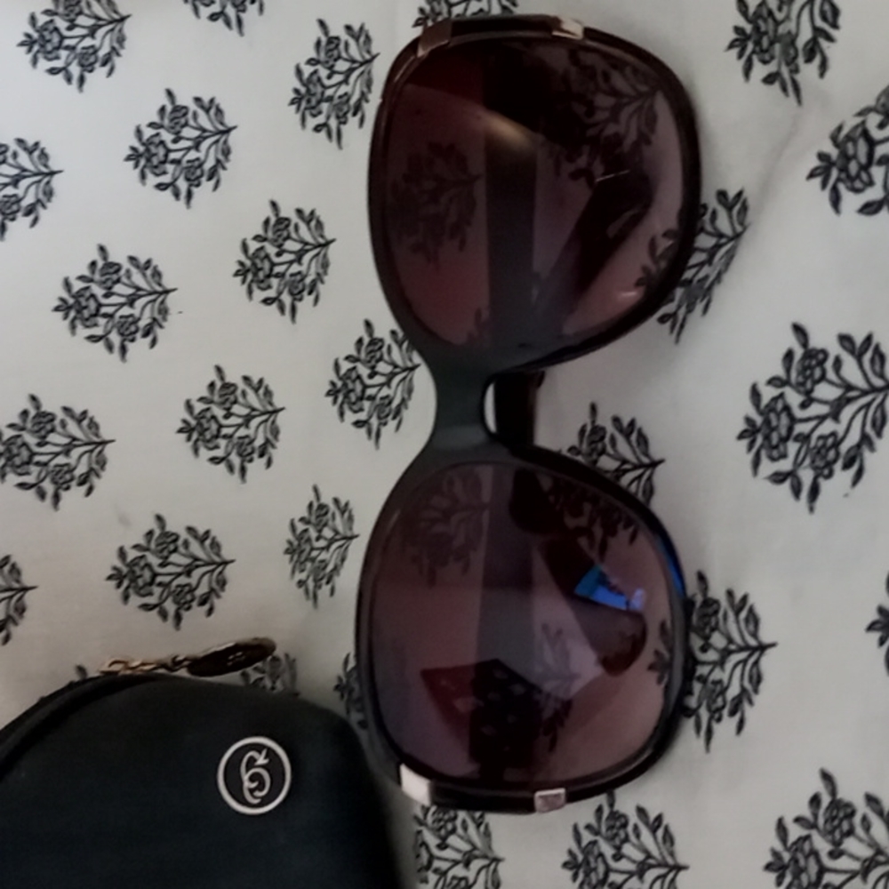 Womens Oscar Del a rent a Sunglasses with soft Case